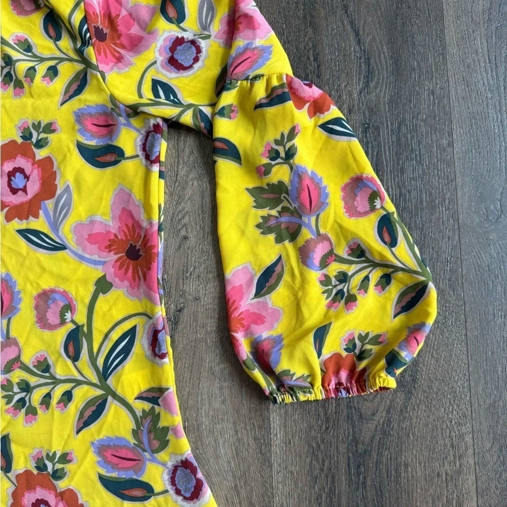 Black Rainn Bright floral blouse Women’s size medium